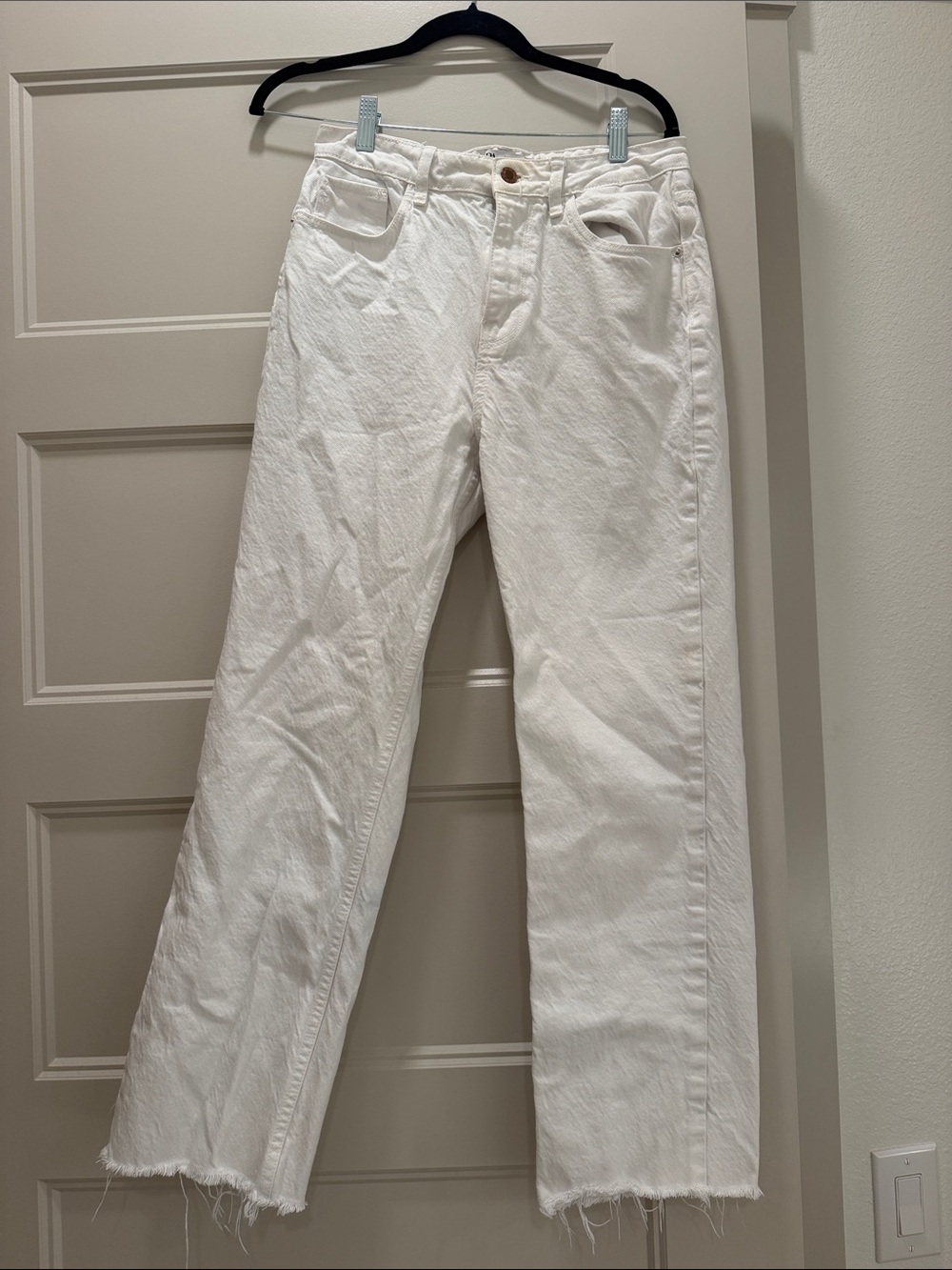 ZARA Straight Leg Jeans in White Size M (8)